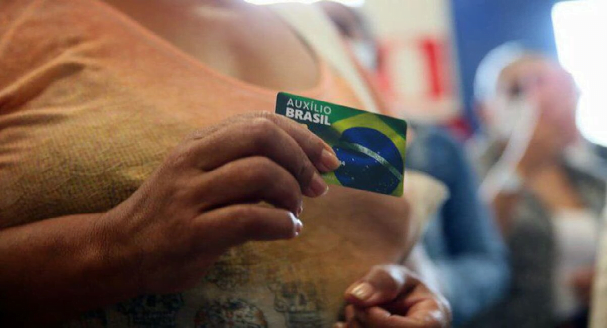 ÓTIMA NOTÍCIA HOJE (13/09): Beneficiários do Auxílio Brasil vão receber INDENIZAÇÃO INÉDITA de R$ 15 mil e pulam de alegria