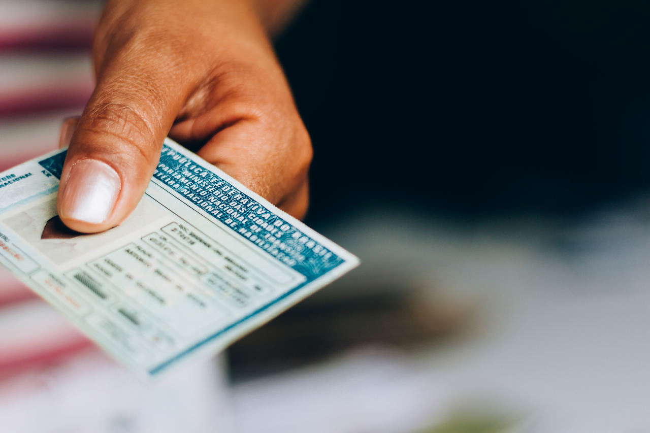 CNH GRATUITA terá novas vagas em outubro e brasileiros comemoram; veja quem pode se candidatar