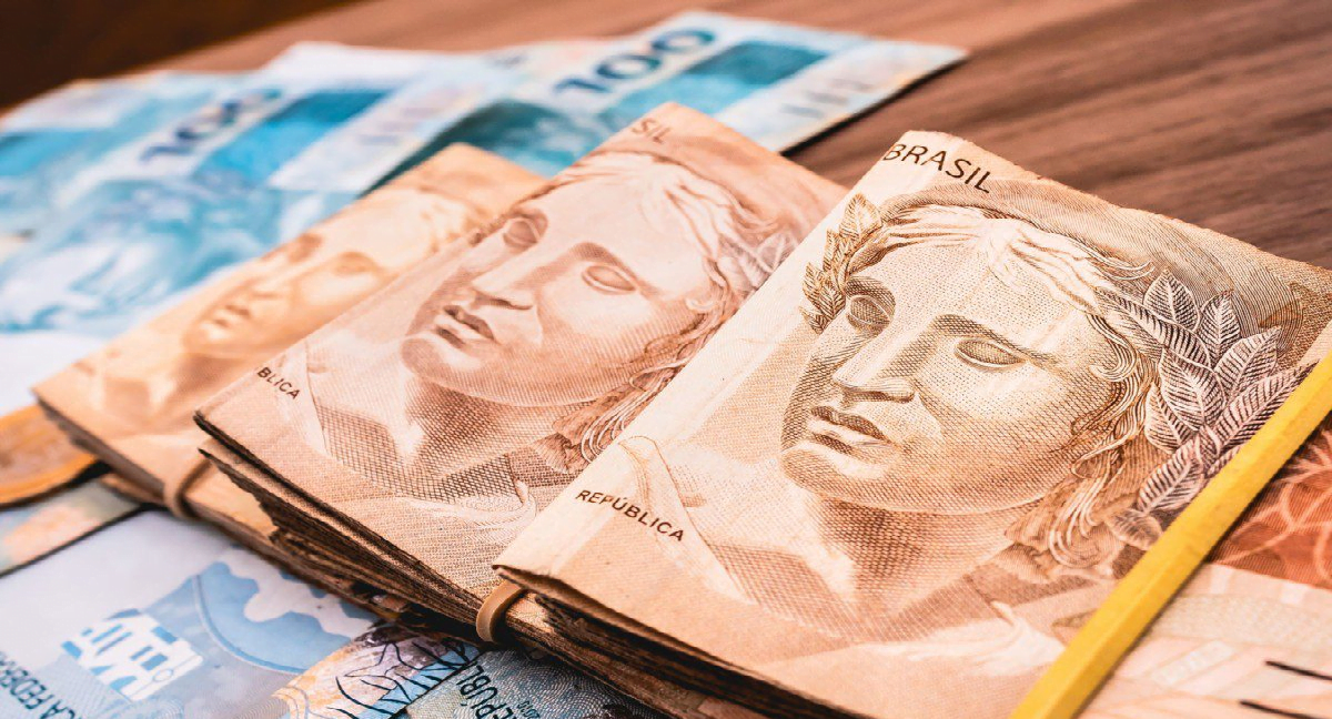 FESTA para os BENEFICIÁRIOS confirmada! GOVERNO surpreende e DIZ qual NIS vai GANHAR R$ 950 em setembro e todo mundo fica pulando de alegria