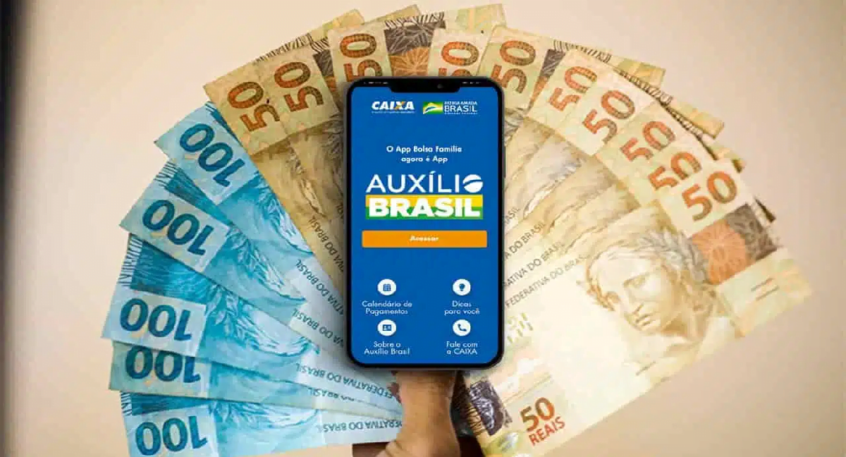 COMUNICADO para quem recebeu o AUXÍLIO BRASIL: Consulta da indenização de R$15 mil é liberada; veja como fazer