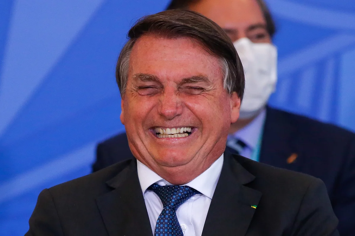 PRESENTE INESPERADO para quem recebeu o Auxílio Brasil lançado por Bolsonaro: PIX de R$15 MIL é liberado