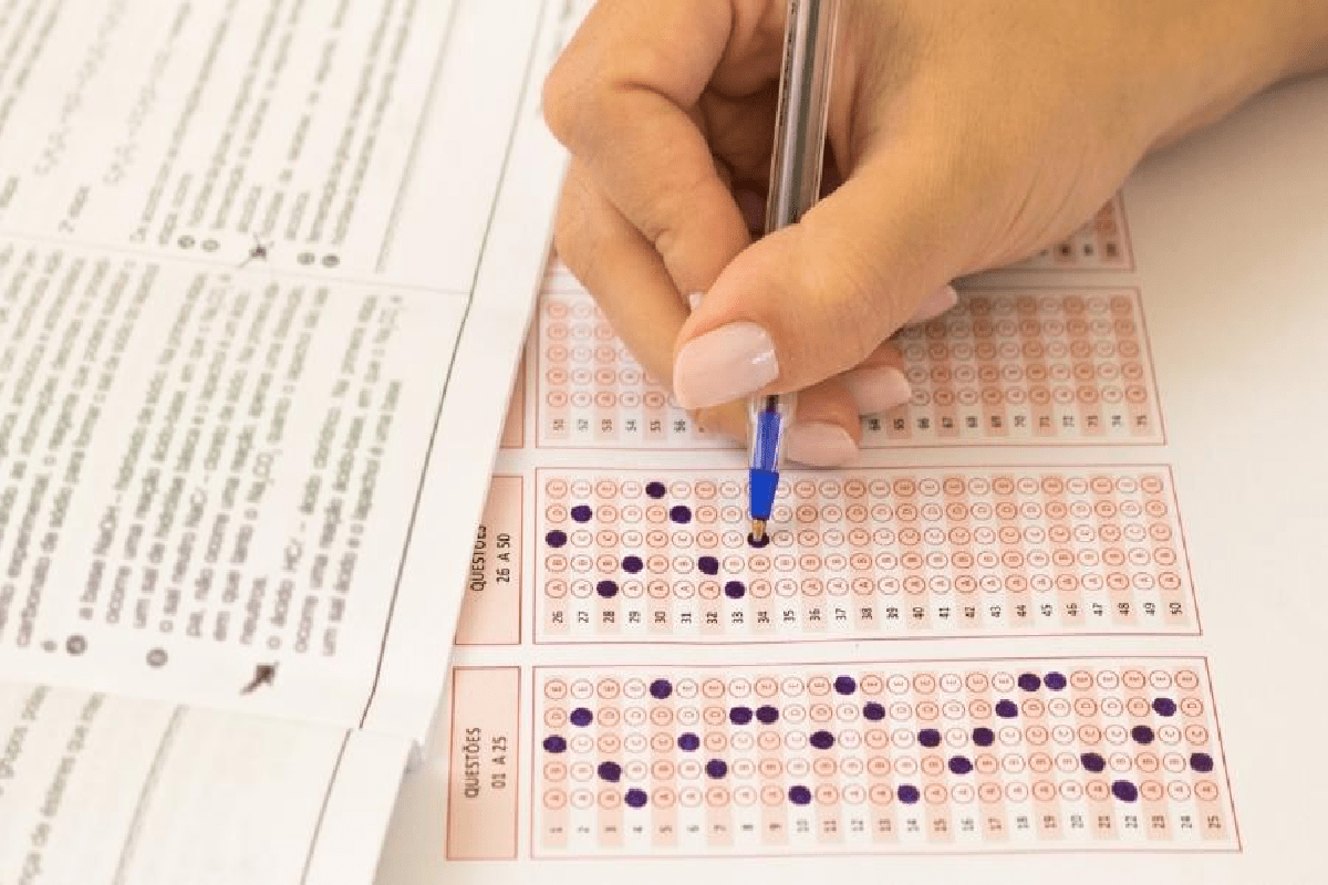 CONCURSO PÚBLICO HOJE (12/09) e pode abrir o champagne! +10 editais de NÍVEL MÉDIO abertos em setembro deixa estudantes comemorando