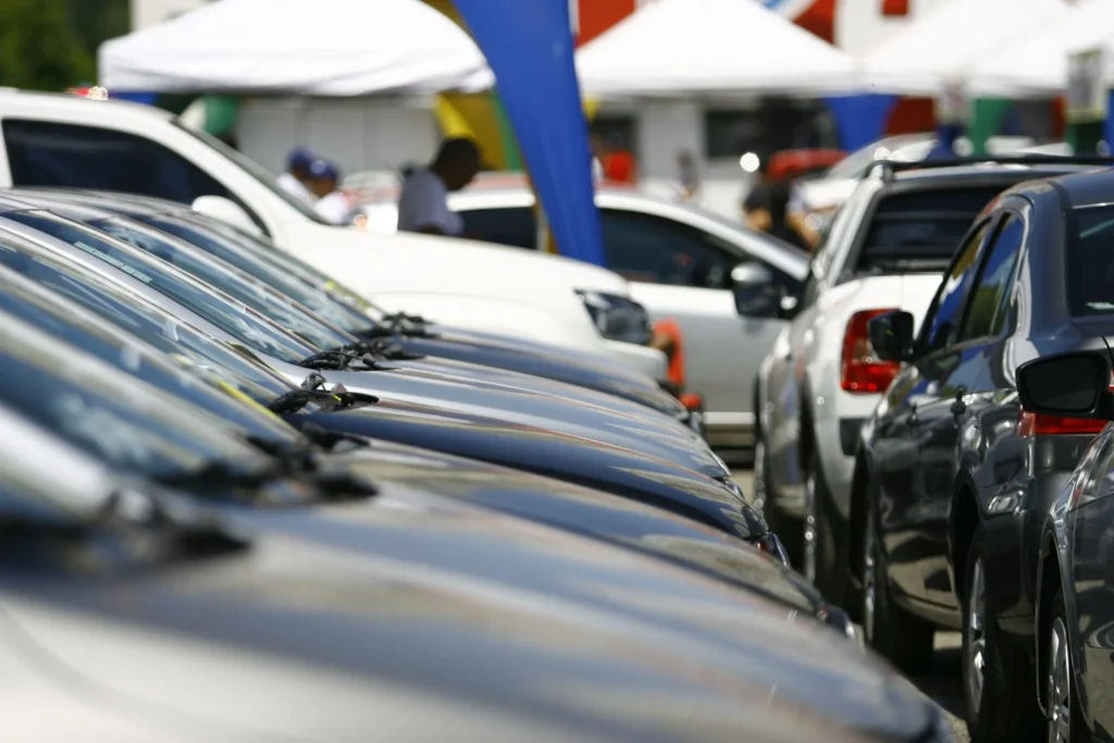 Carros da Volkswagen, Fiat e Chevrolet estão à venda por R$ 15 mil e deixa brasileiros de boca aberta