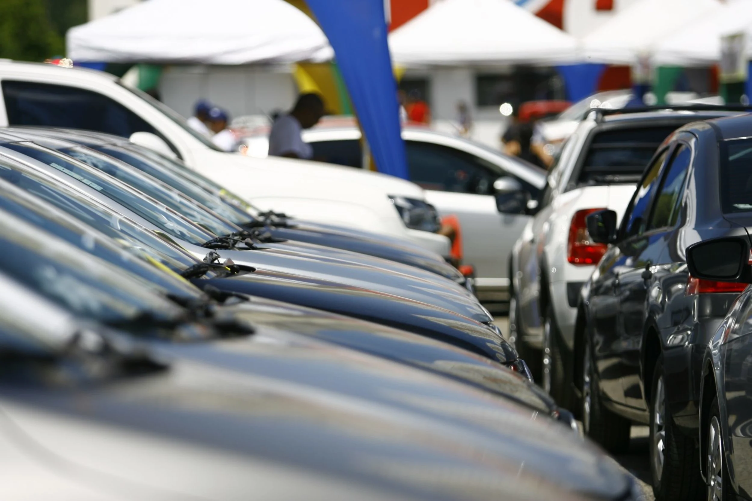 Carros da Volkswagen, Fiat e Chevrolet estão à venda por R$ 15 mil e deixa brasileiros de boca aberta