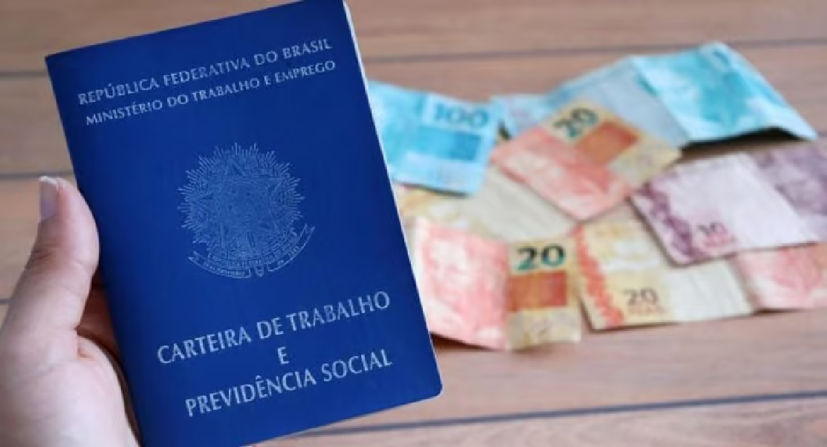 SAIU AGORA (21/10), vai salvar quem tem carteira assinada: SAIU a lista de quem pode sacar quase R$ 11.000 do PIS/PASEP