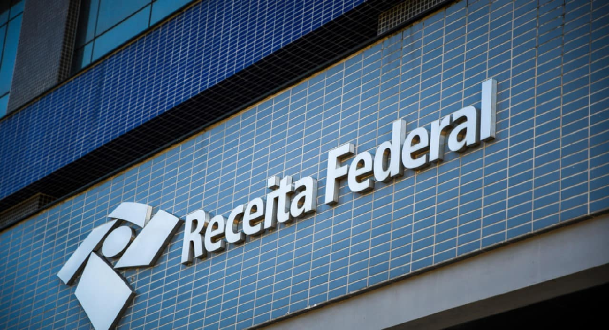 Concurso da Receita Federal é retomado; oportunidade oferece salários de até R$ 21 MIL
