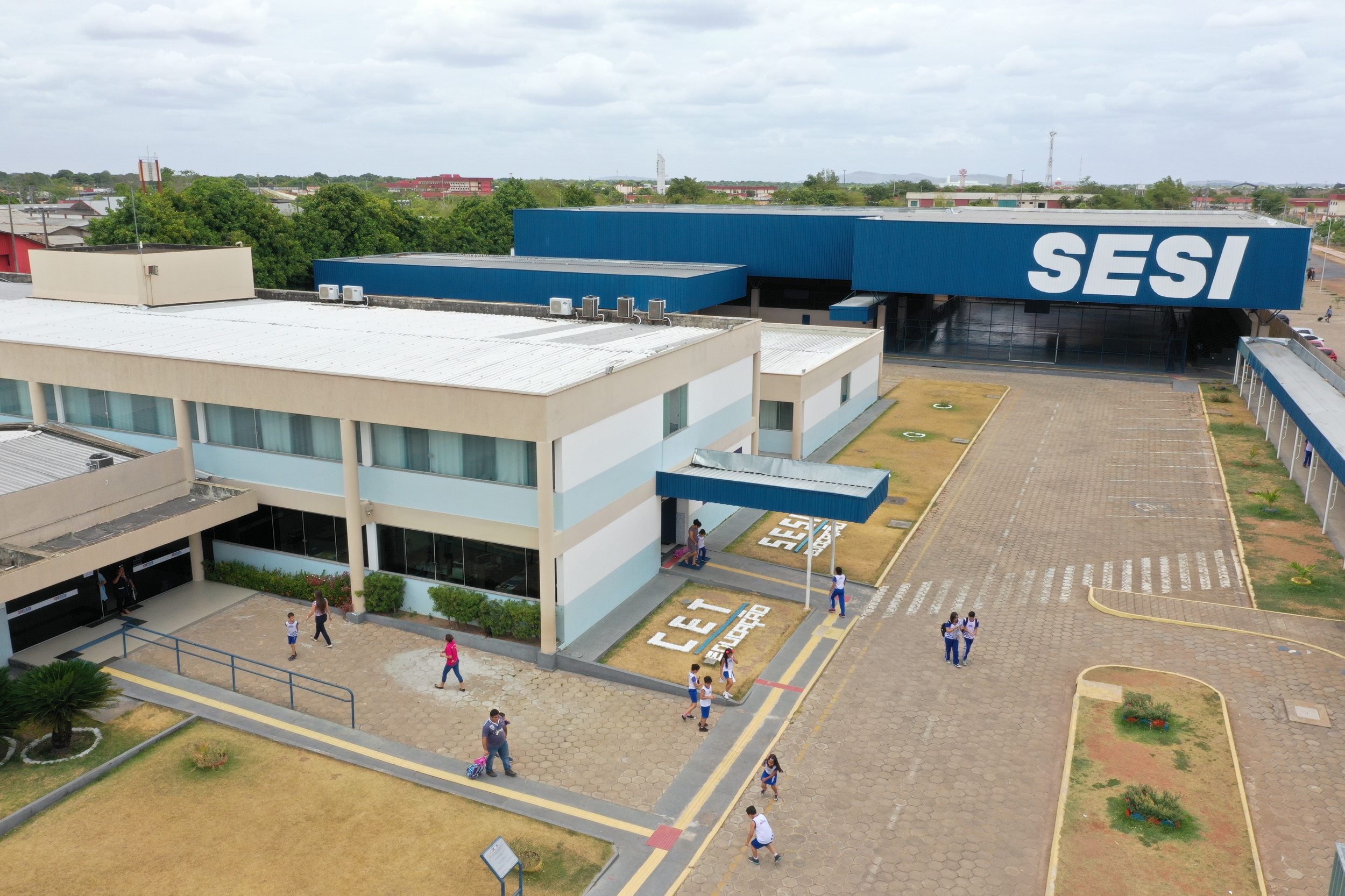 SESI anuncia PROCESSO SELETIVO e promete salário de R$ 3,3 MIL; veja como participar