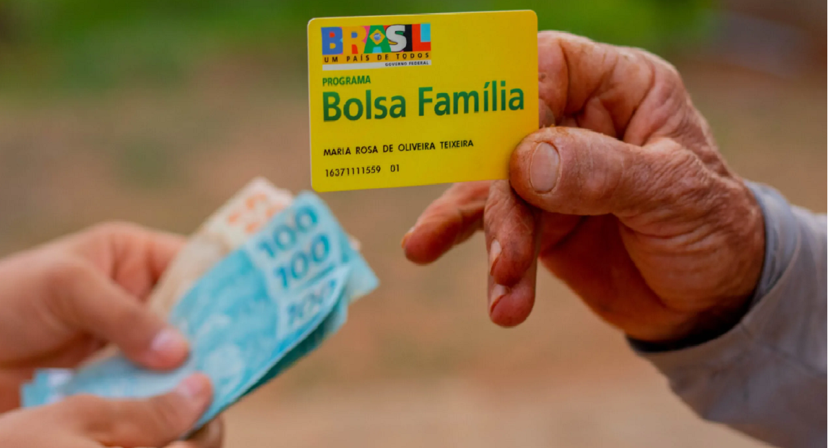 Aconteceu HOJE (16/10): BOLSA FAMÍLIA de R$ 1.008 confirmado com valor oficial de OUTUBRO e pega todos de surpresa