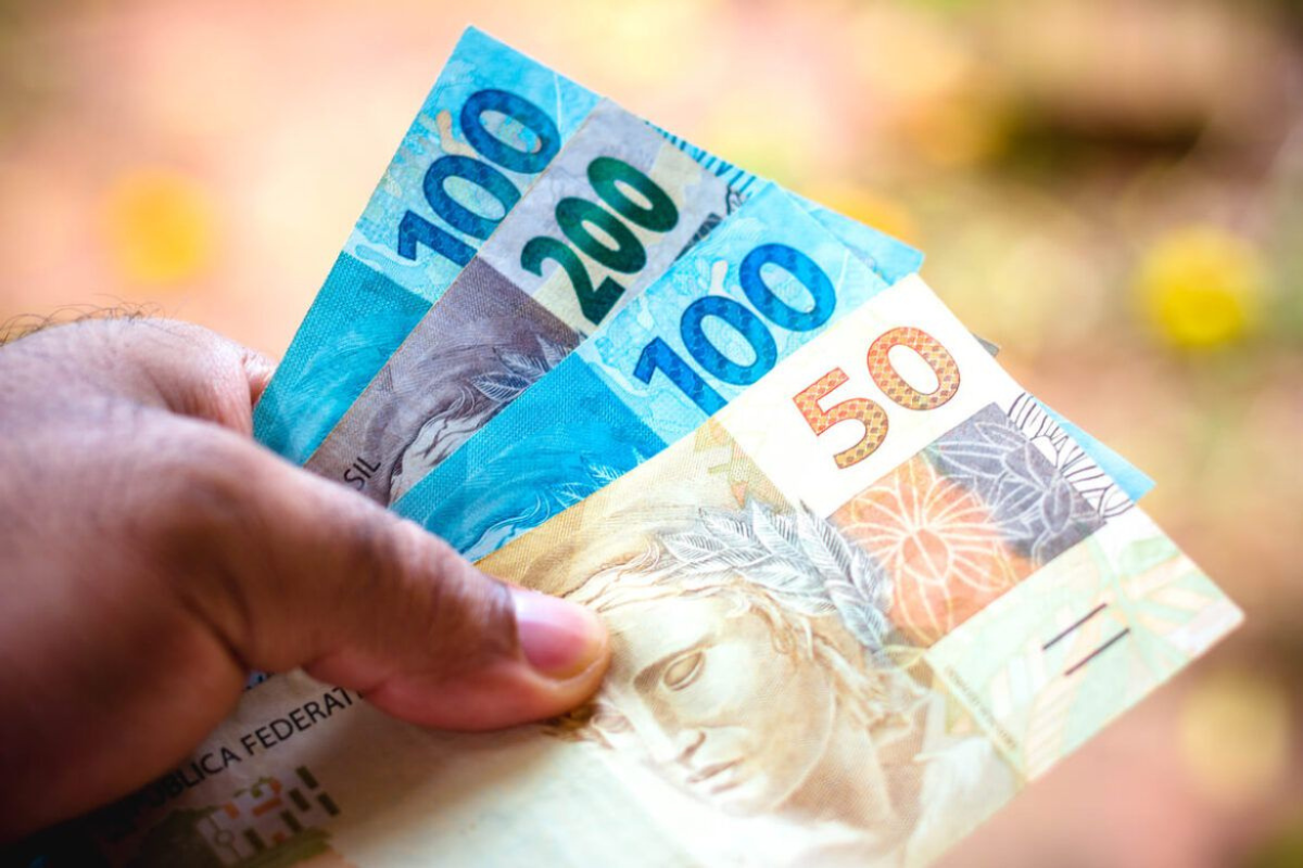 Novo pagamento da CAIXA cai como um presente, paga R$ 600 e você pode receber