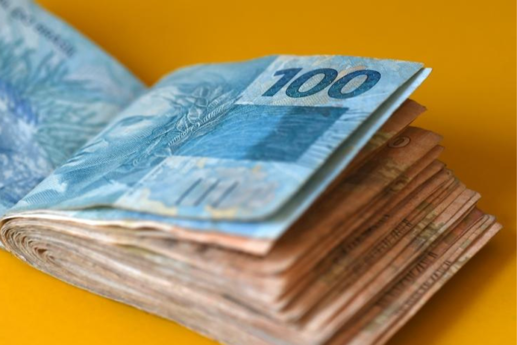 URGENTE: NOVO SALÁRIO MÍNIMO INÉDITO para 2024 acaba de sair e deixa brasileiros de boca aberta