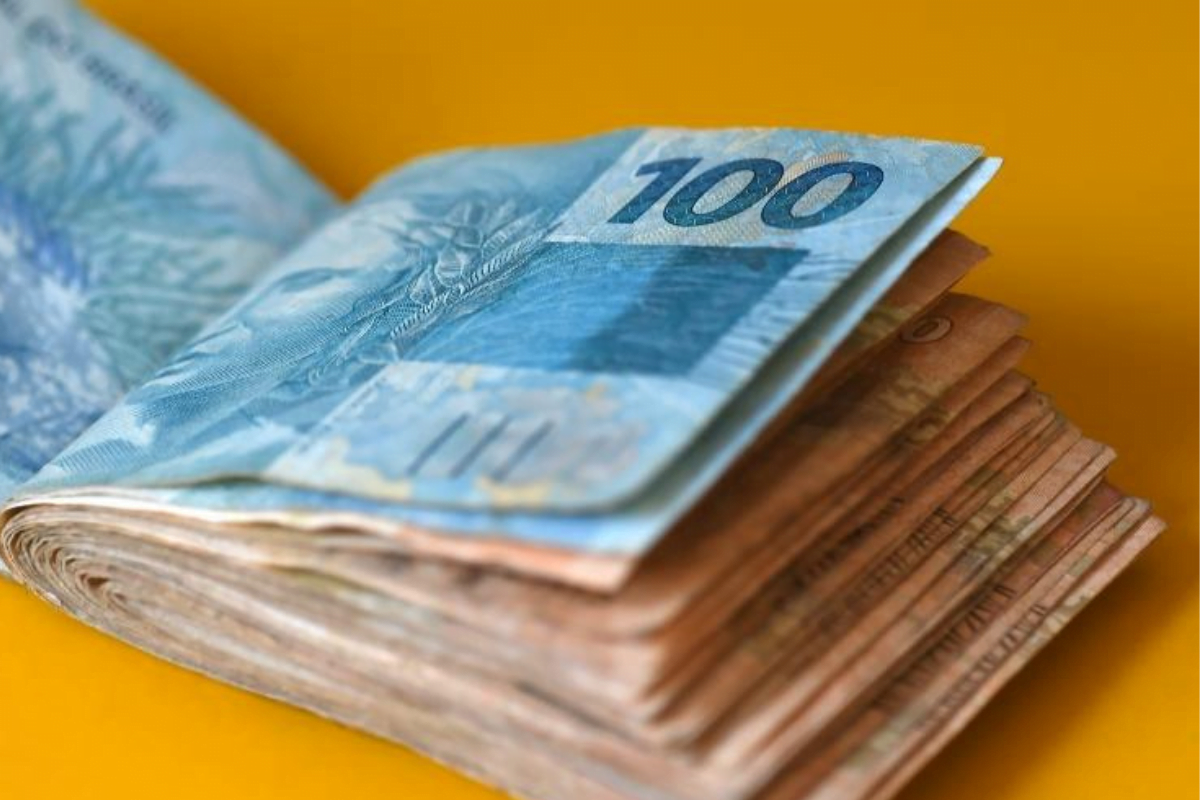 URGENTE: NOVO SALÁRIO MÍNIMO INÉDITO para 2024 acaba de sair e deixa brasileiros de boca aberta