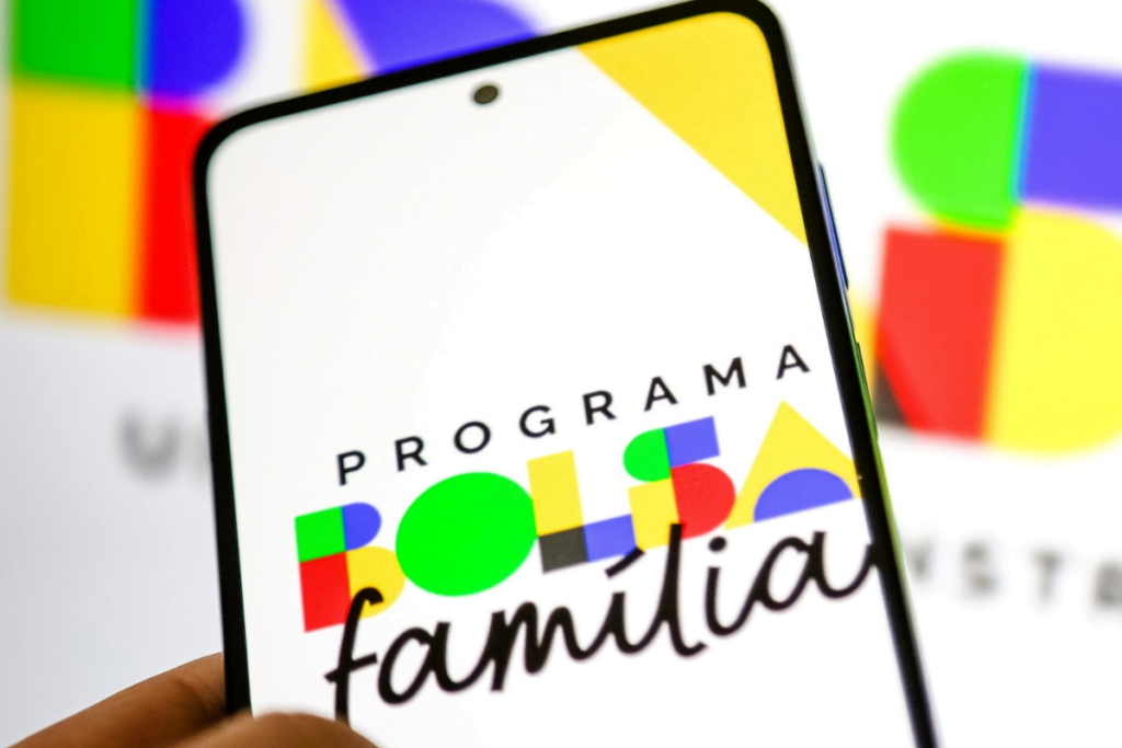 BOLSA FAMÍLIA irá pagar parcelas de R$ 540, R$ 600, R$ 750 e R$ 900 em OUTUBRO; veja quem recebe
