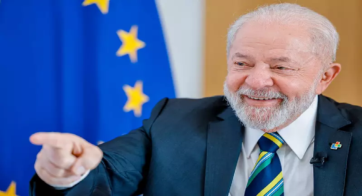 SAIU AGORA (23/10): Lula surpreende, confirma PIX de R$900 no BOLSA FAMÍLIA de Outubro e pega todos de surpresa