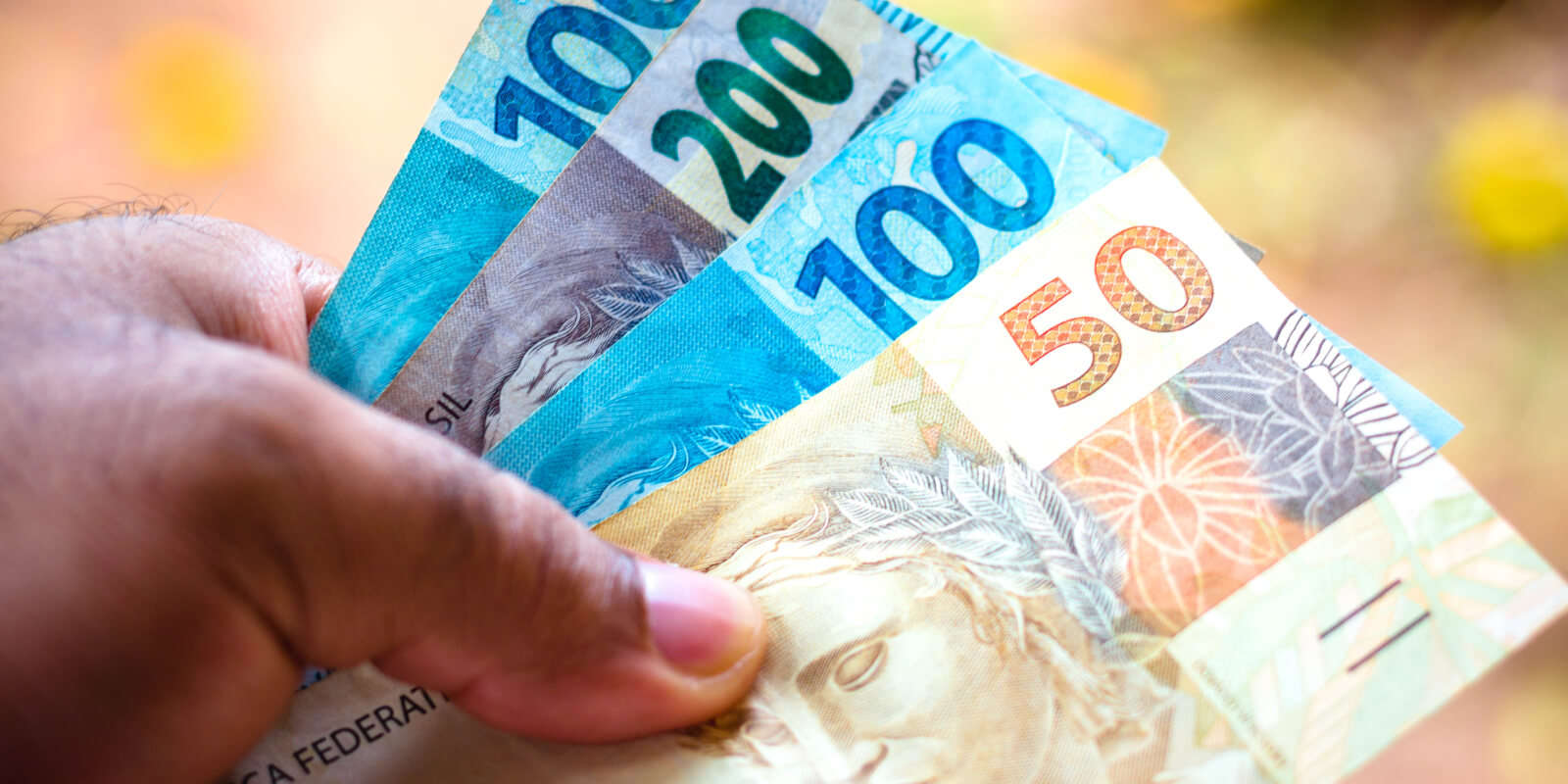 PIS 2024: Trabalhadores recebem hoje (27/10)? Veja a TABELA PIS 2024; CONSULTA PIS; COMO SACAR O PIS, QUEM TEM DIREITO e demais informações