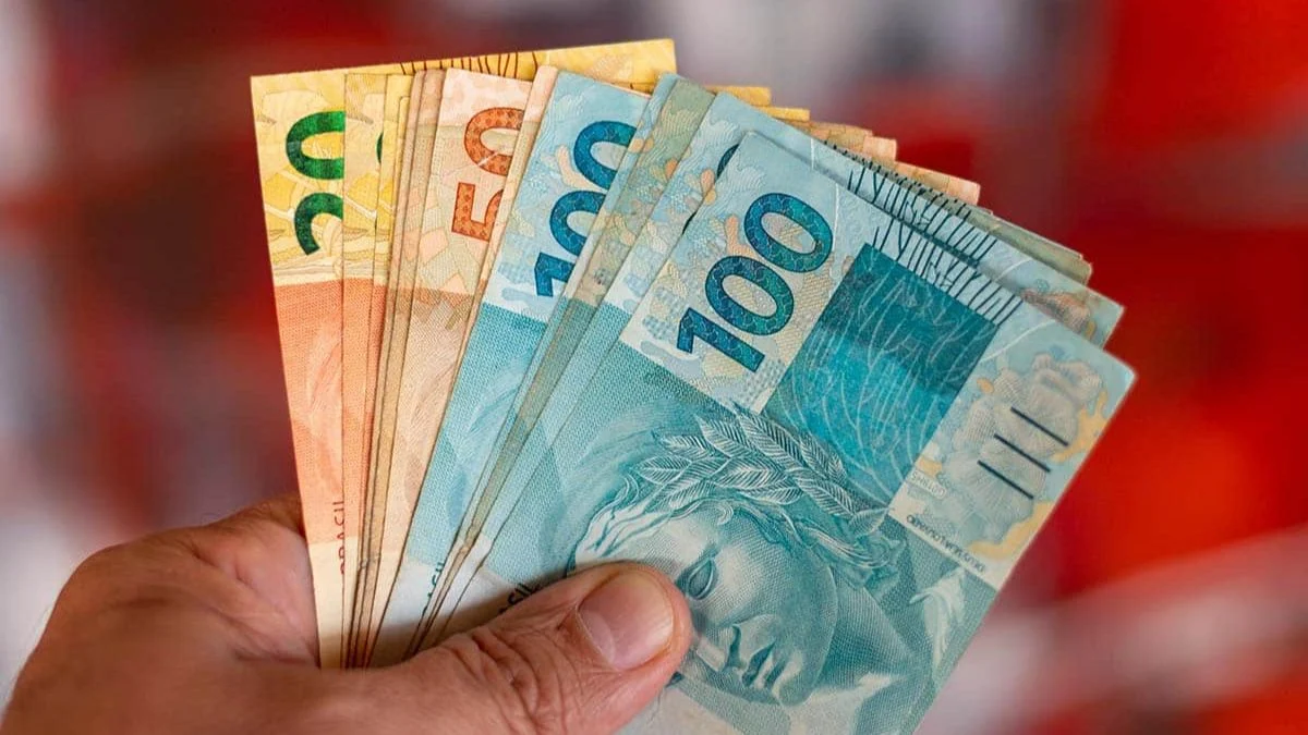 FESTA NO BRASIL HOJE (26/10): Nova lei do salário mínimo acaba de sair e deixa trabalhadores em FESTA GERAL