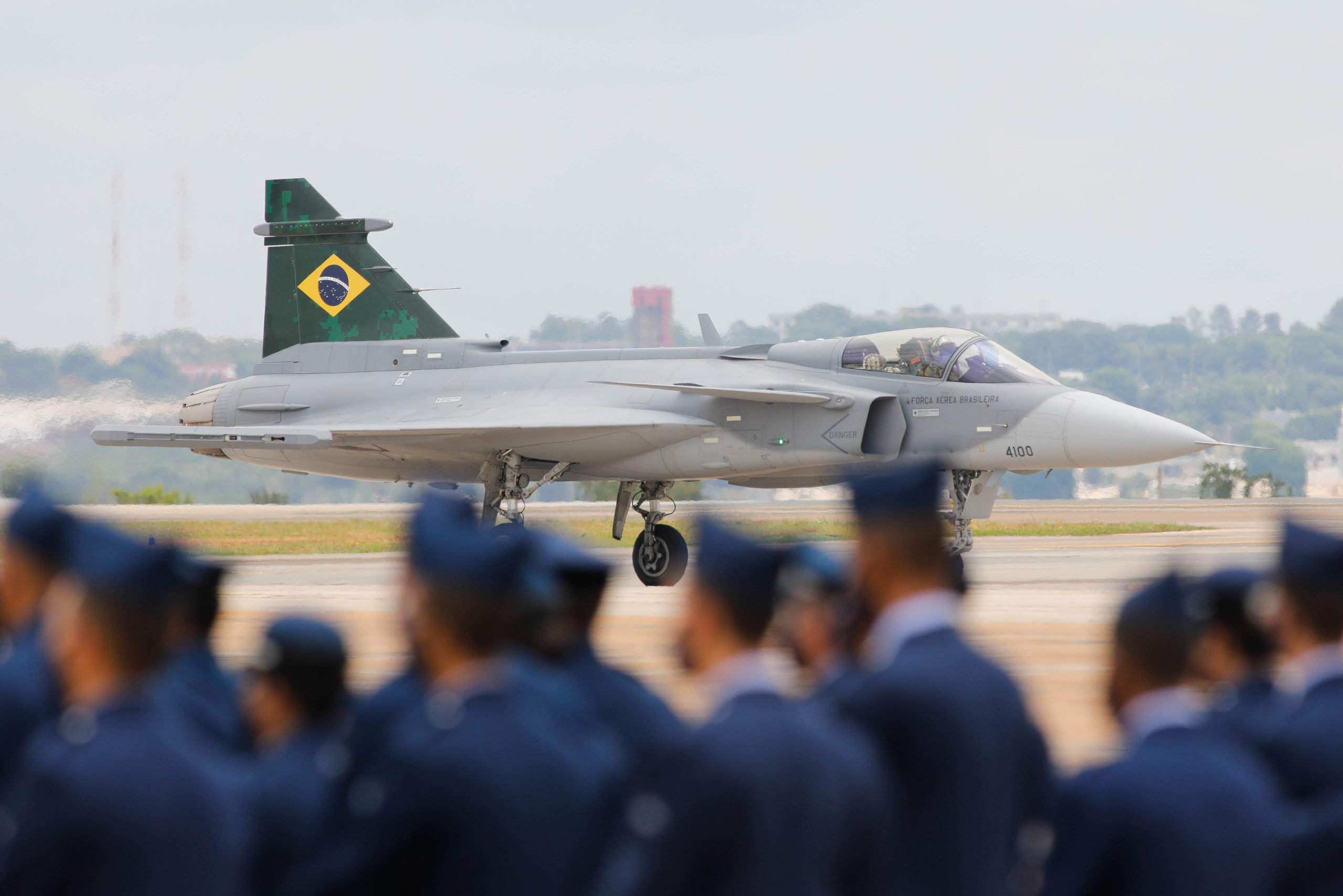 Força Aérea libera 400 VAGAS SEM CONCURSO e salário pode chegar a R$ 5.700; veja como se inscrever