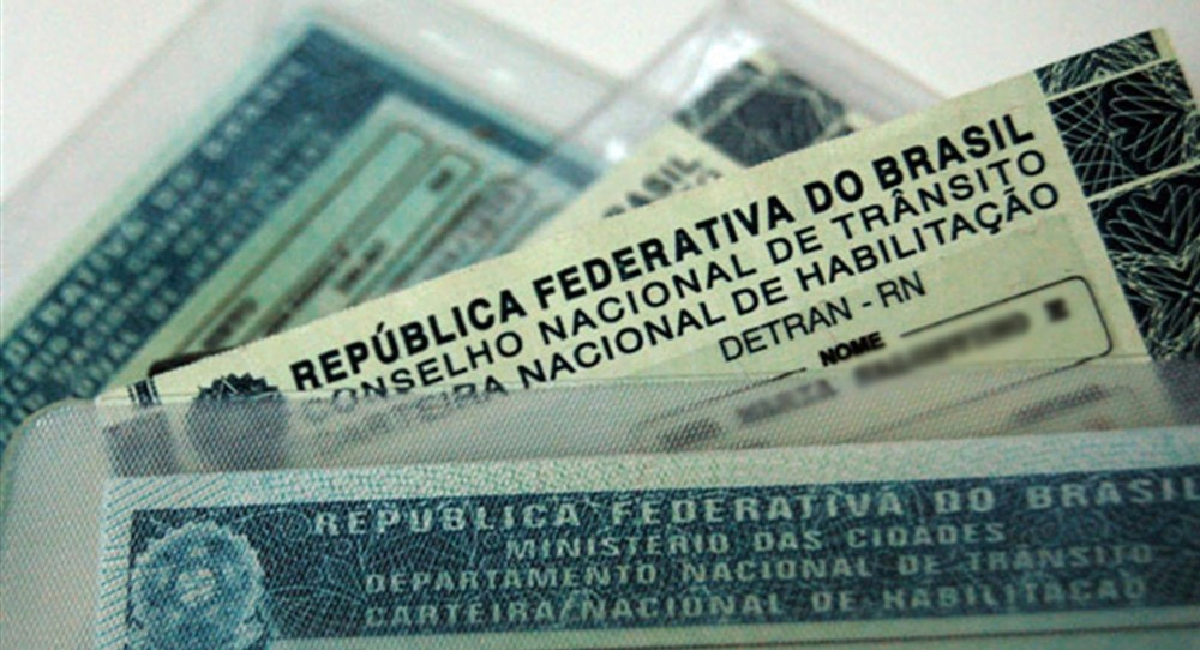 A melhor notícia para terminar o Fim de Semana: CNH 100% de GRAÇA e adeus ao pagamento do documento cai como presente a milhares HOJE (14/10)