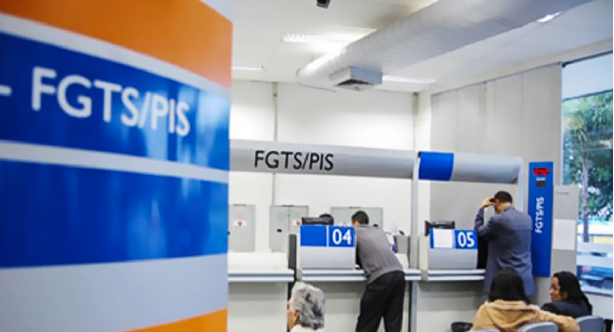 GRANA NA CONTA HOJE (17): Caixa faz anúncio oficial de ANTECIPAÇÃO DO FGTS e brasileiros comemoram