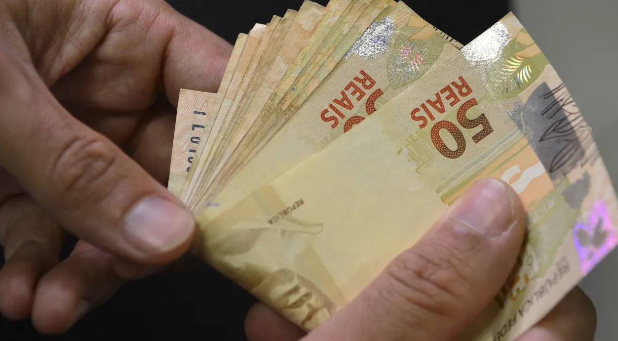 MARTELO BATIDO 100: Trabalhador recebe liberação de última hora e vai poder sacar até R$ 2.900 do FGTS em outubro