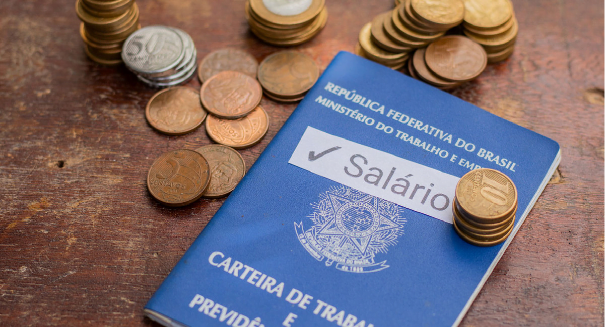 MARTELO BATIDO e não tem nem 1 minuto de conversa! Aposentados receberão REAJUSTE de quase 11% nos salários e brasileiros festejam