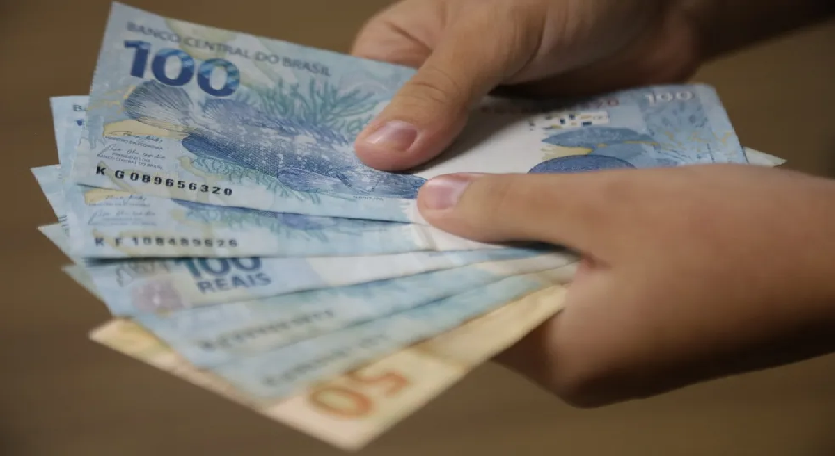 Grande alerta HOJE (16/11) para quem está aguardando o pagamento do 13º salário