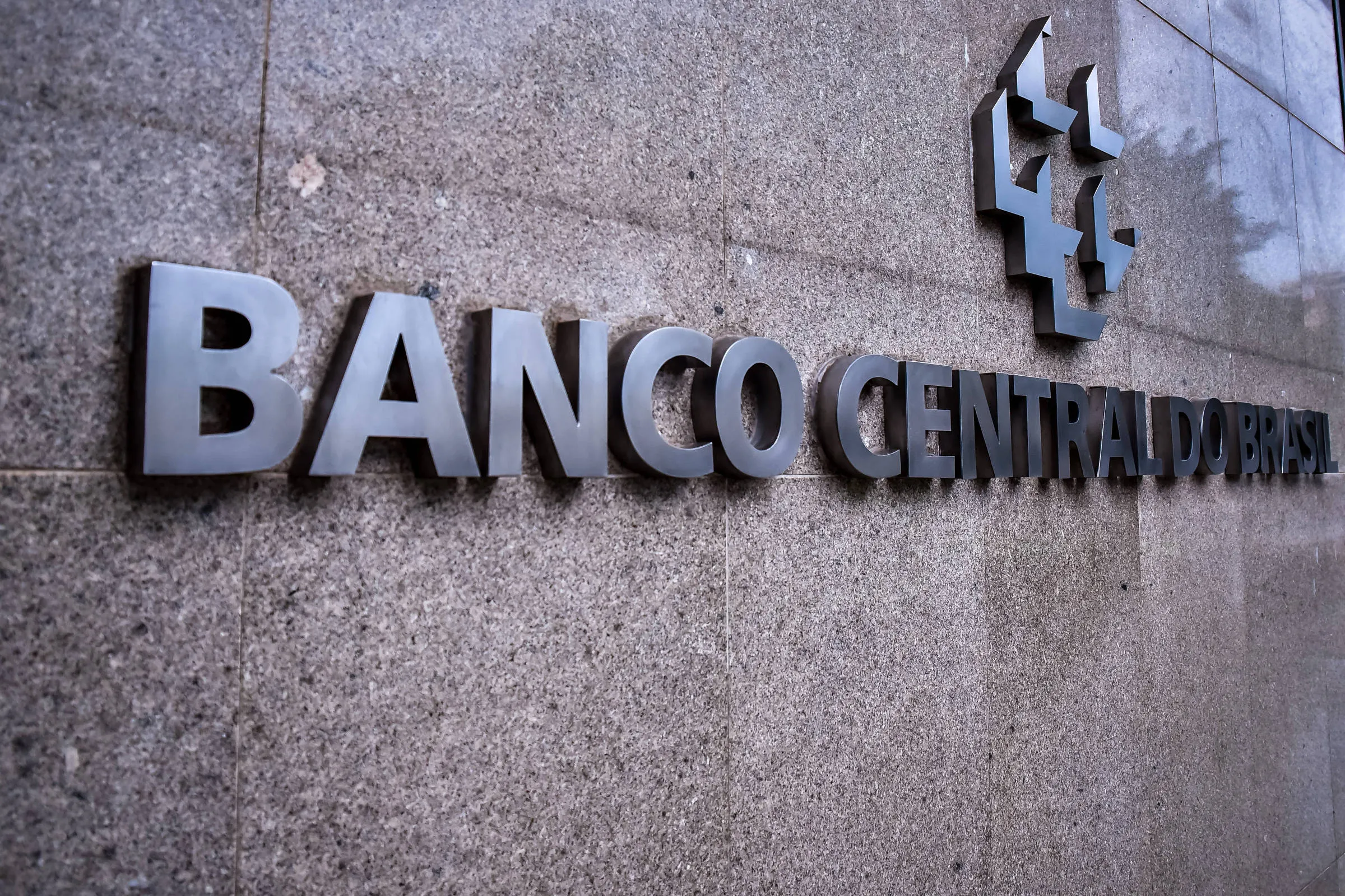 ALERTA GERAL para os brasileiros HOJE (29/11)! Banco Central faz comunicado de fim do real e anuncia nova moeda