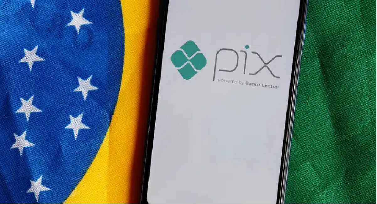 PIX SURPRESA HOJE (10/11): Novo benefício libera R$ 2.400 para brasileiros