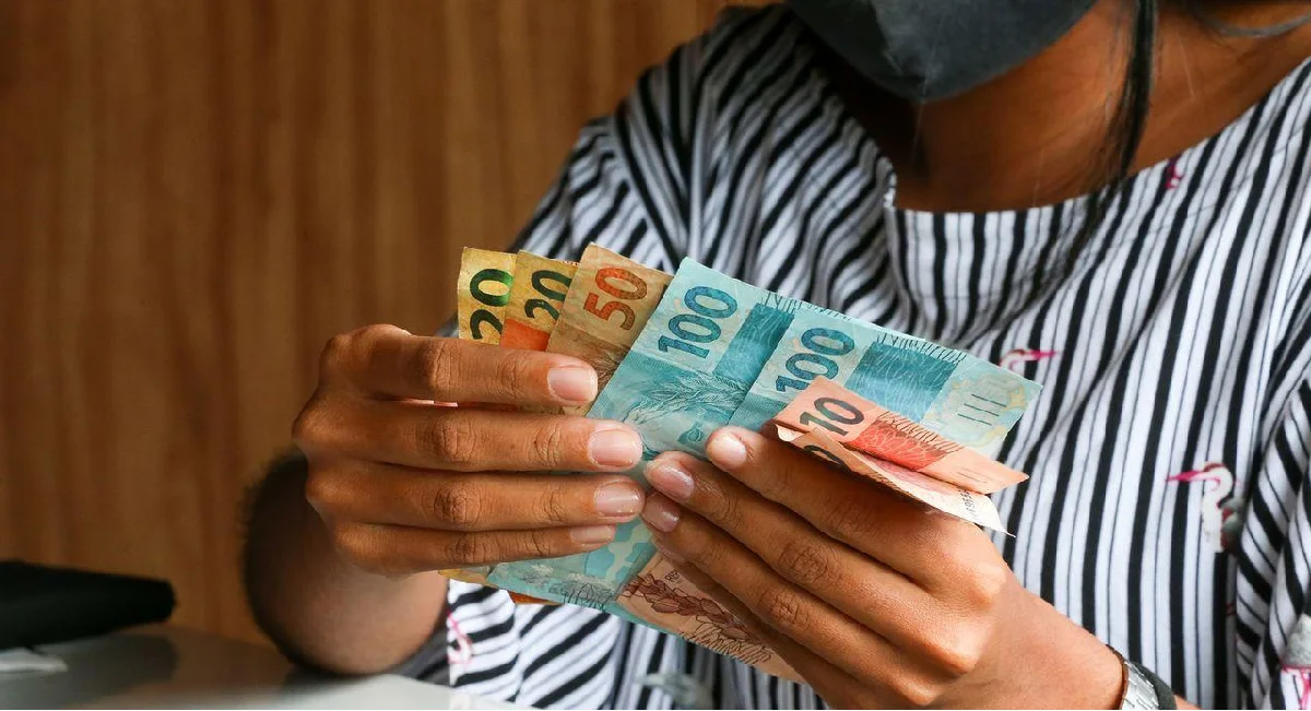 ÚLTIMA parcela do 13º salário disponível para consulta; saiba quanto você vai receber