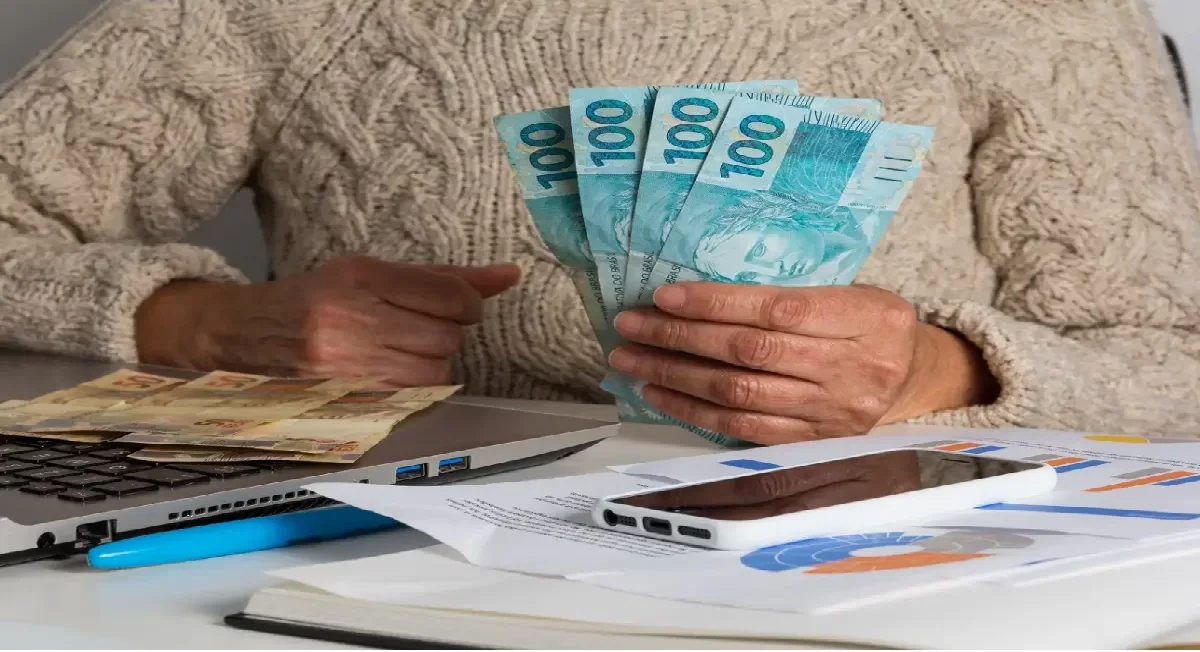 Foi divulgado agora (25/11) o NOVO valor do salário mínimo 2024 e quando será liberado