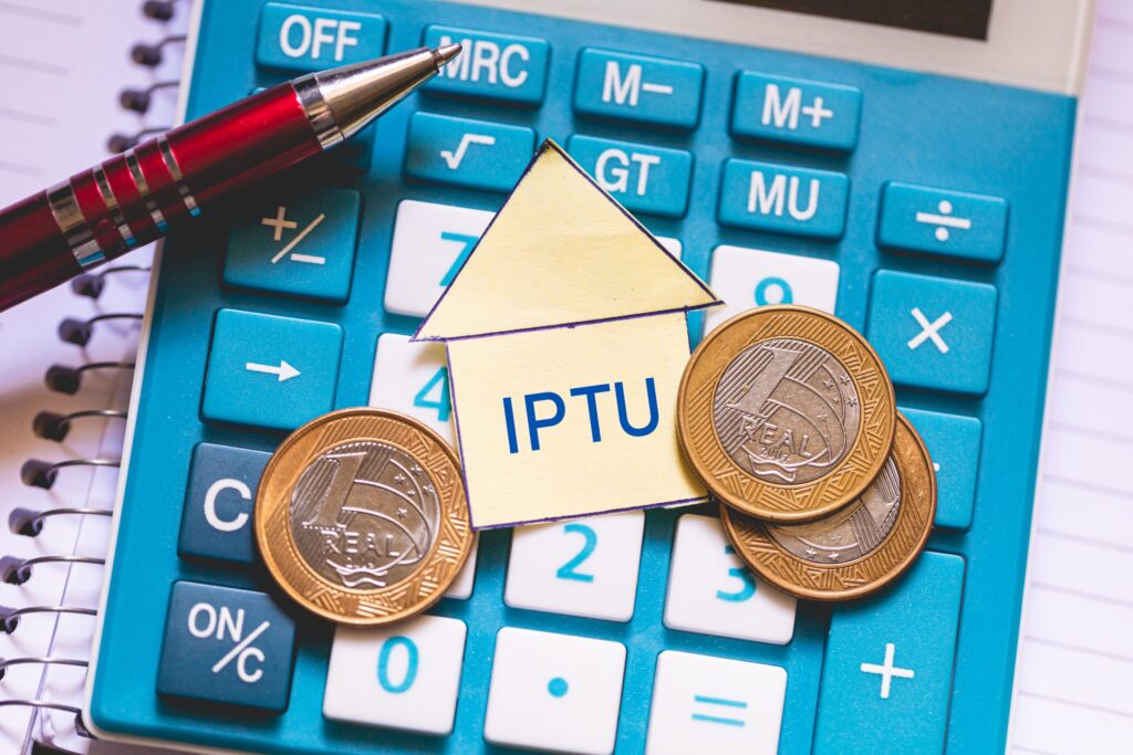 Nova lei determina o FIM DO IPTU para milhares de brasileiros e notícia cai como um presente