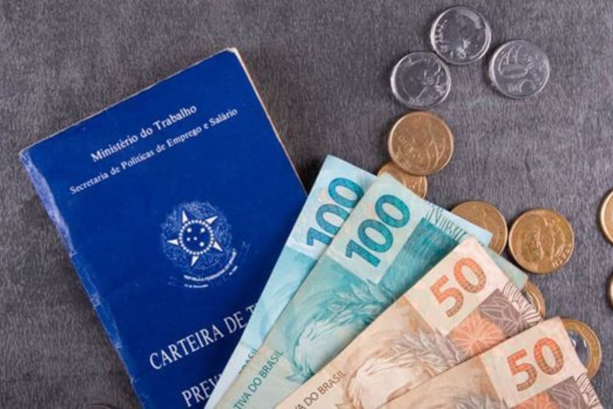 SAIU HOJE (08/11) o dinheiro extra na conta: 13º salário liberado e você já pode simular quanto irá receber