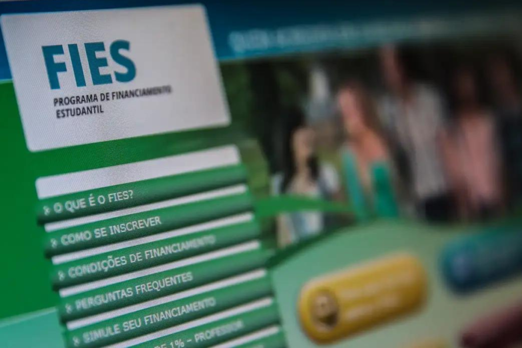 ALERTA PARA OS ENDIVIDADOS! Desenrola Brasil inicia negociação do FIES; veja como participar
