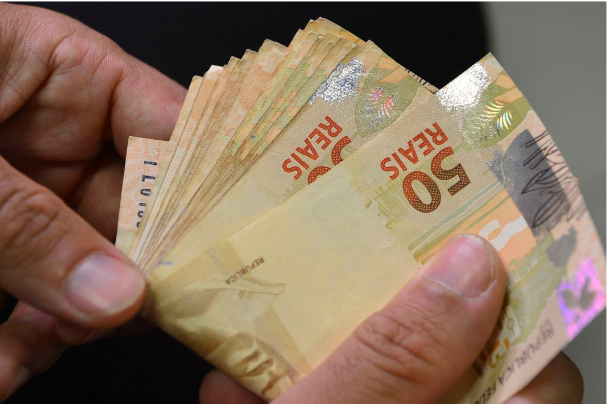 SAIU! Governo LULA revelou data do aumento do salário mínimo para R$ 1.421; confira