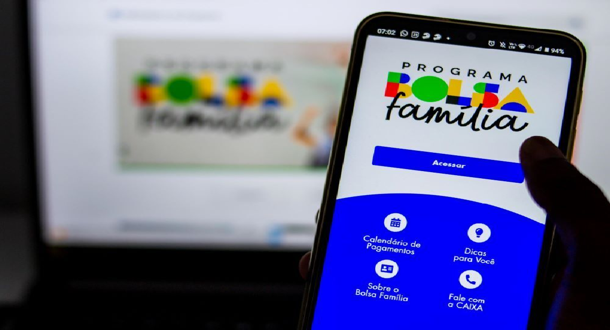 SAQUE DISPONÍVEL: Beneficiários do Bolsa Família recebem NOTÍCIA ESPETACULAR e valor cai na conta hoje (20)