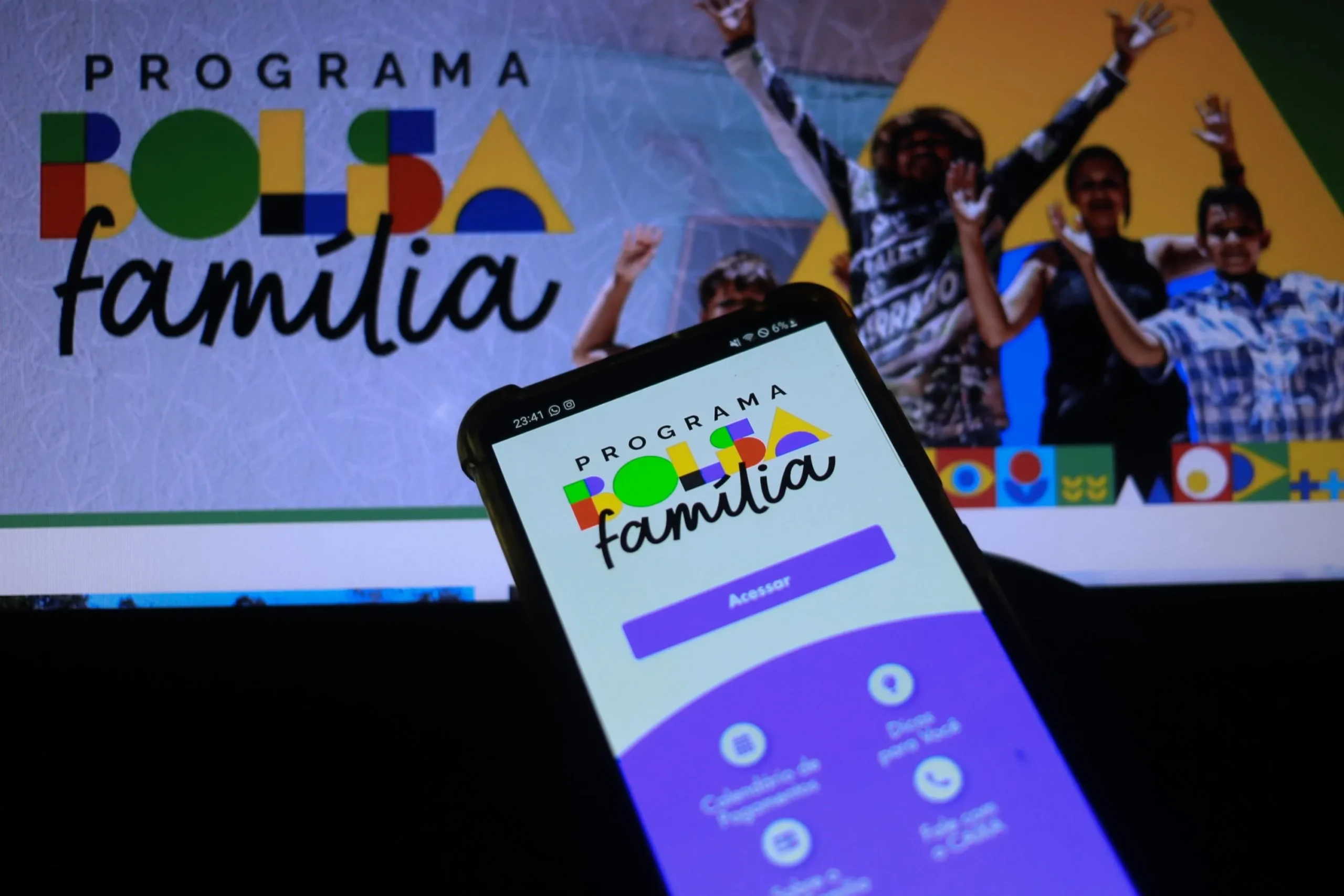 BOLSA FAMÍLIA em novembro; consulta revela quem receberá o benefício ESTE mês; confira