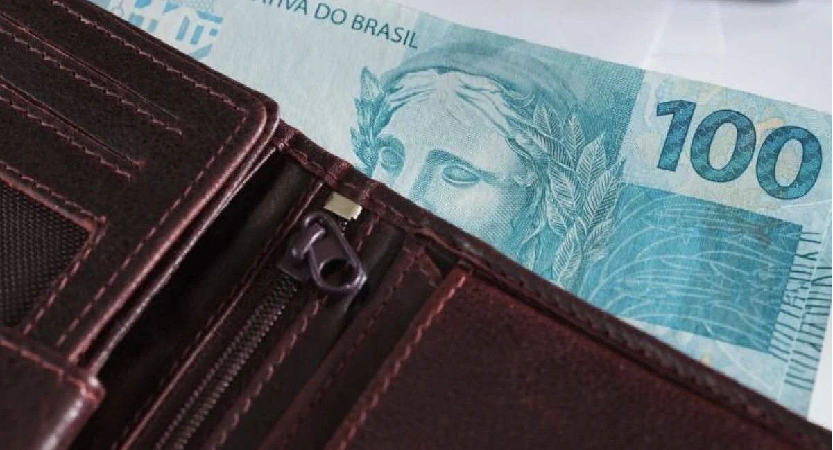 ALERTA GERAL, 13º salário CANCELADO: Milhares de brasileiros ficam com ABONO em novembro interrompido e comunicado de última hora é emitido