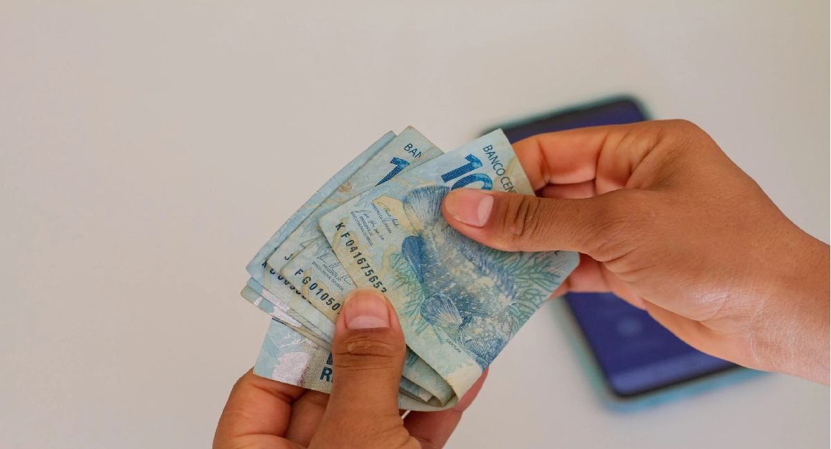 SAQUE de R$ 1.302 do PIS/PASEP pode ser antecipado hoje (24/11)? Veja como sacar o benefício