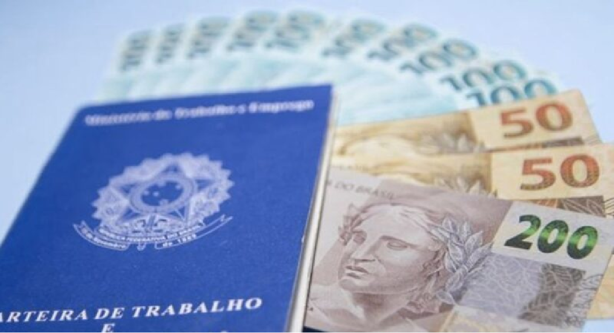 É OFICIAL! Valor do novo salário mínimo 2024 foi confirmado e brasileiros comemoram