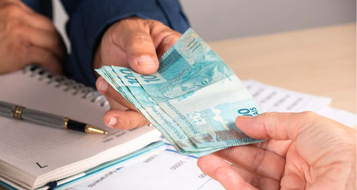 DINHEIRO EXTRA NA CONTA HOJE (07/11): Trabalhadores com carteira assinada têm 5 saques imediatos disponíveis