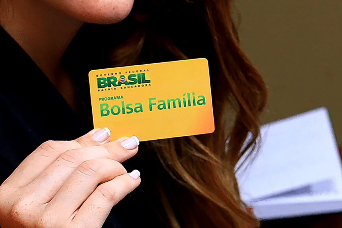 SAIU AGORA (04/11): Bolsa Família libera COMUNICADO INÉDITO para as mães solteiras inscritas e pega todo mundo de surpresa