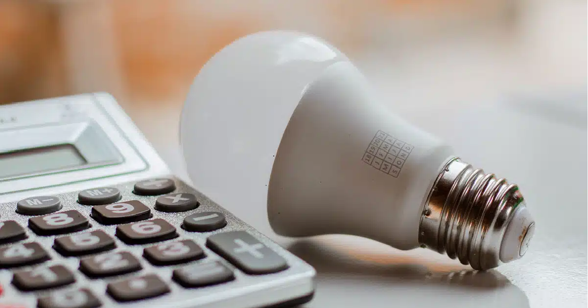 FIM INÉDITO do pagamento da CONTA DE LUZ foi anunciado para este grupo de brasileiros e todos estão em choque