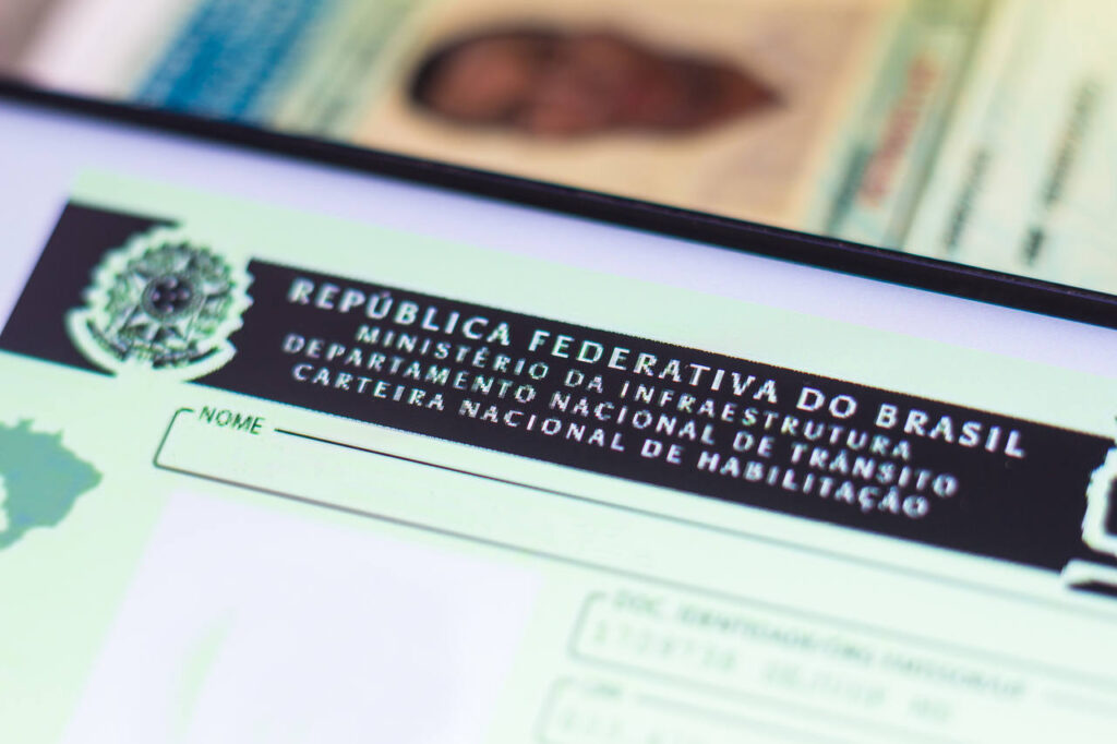 Nova lei de trânsito garante prazo de validade da CNH antecipado e mudança obrigatória nos vidros