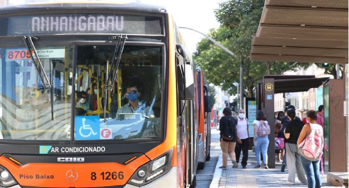 PASSE LIVRE: Nova LEI permite andar de ÔNIBUS de GRAÇA e cai como um presente em novembro