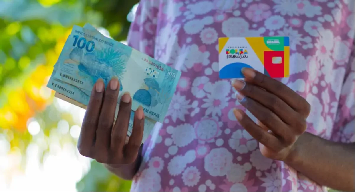 CONFIRMADO HOJE (06/12) o saque de R$ 1.420 do Bolsa Família em dezembro para ESTE grupo