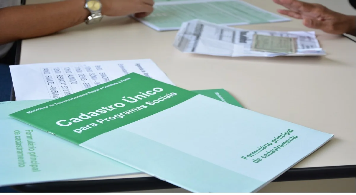 CadÚnico anuncia 3 benefícios que podem ser sacados ainda em dezembro e brasileiros correm para receber