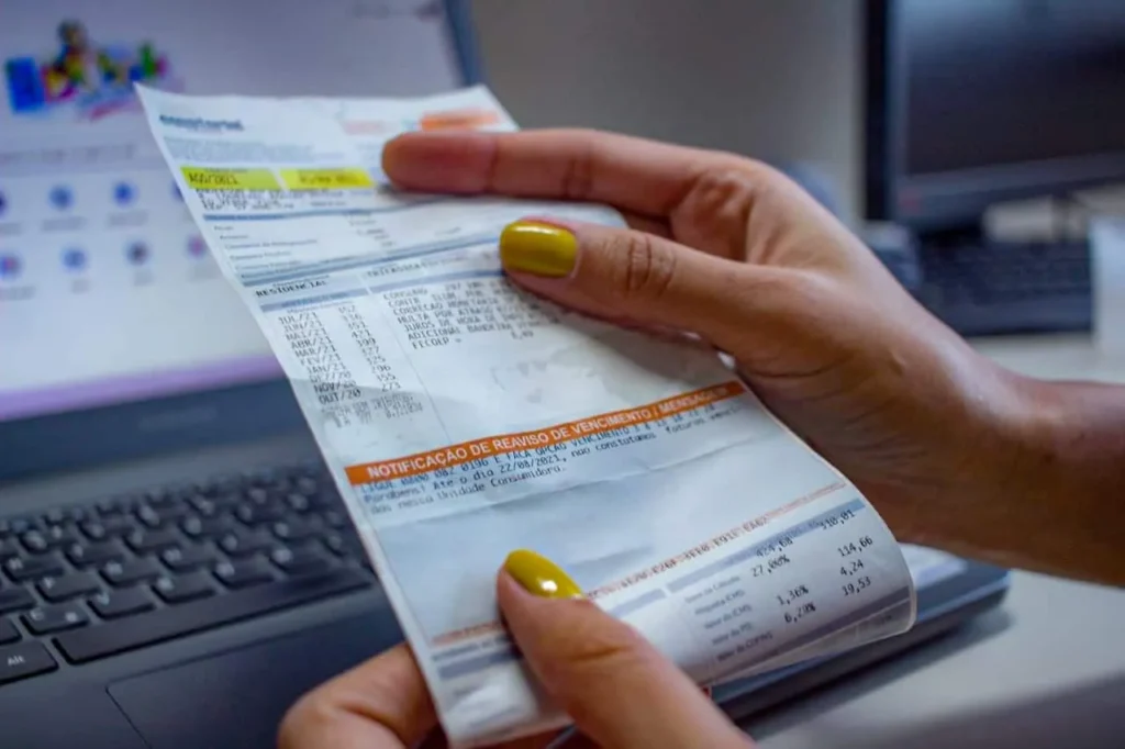 Tarifa Social 2024: Garanta DESCONTOS nas suas contas de água e luz; veja como participar