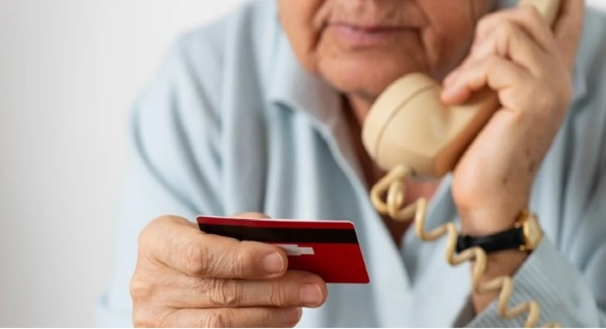 MARTELO BATIDO: Idosos com mais de 60 anos não precisam mais pagar ESTAS 4 dívidas