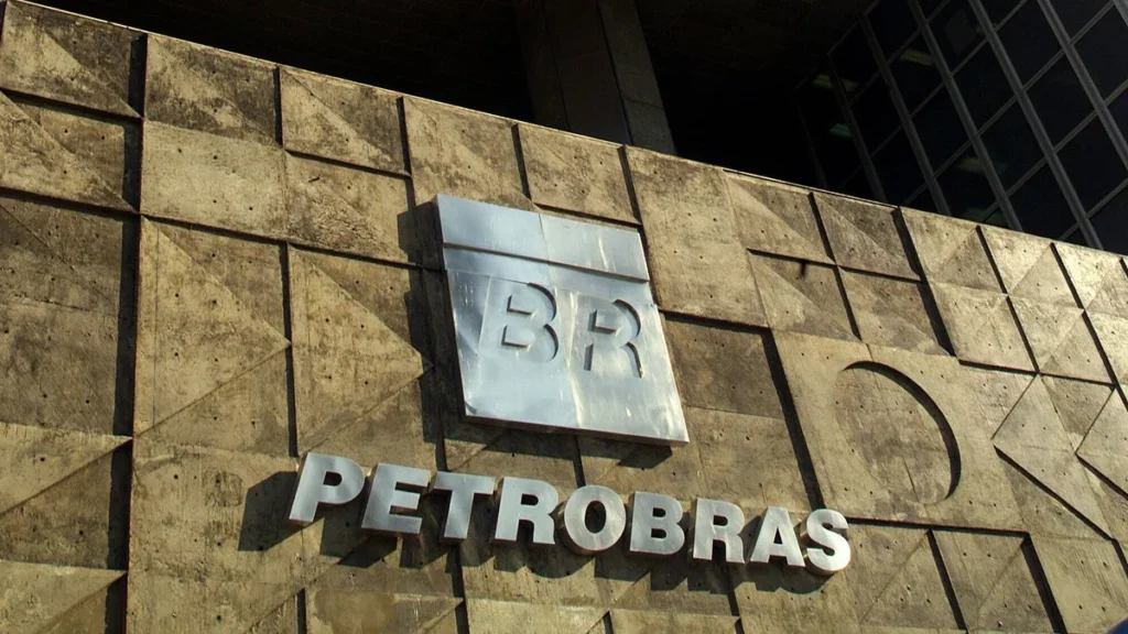 Petrobras anuncia edital de CONCURSO com 6.412 mil vagas e salário inicial de R$5,8 mil