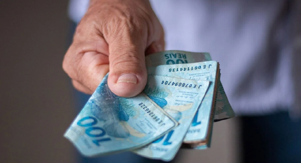 REVELADO AGORA (30/12) porque os APOSENTADOS e IDOSOS+60 anos começaram o ano soltando fogos de felicidade