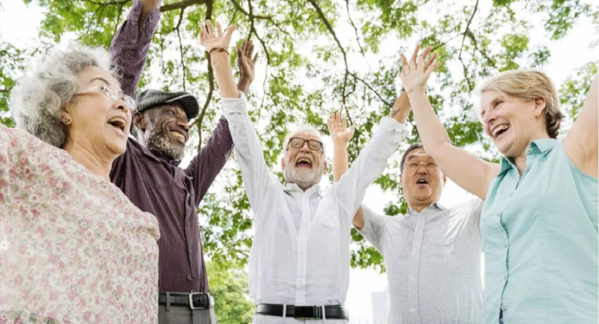 IDOSOS +60 anos recebem NOTÍCIA SUPER BOA hoje (28/12) com pagamento ZERADO em 24 contas de LUZ. INACREDITÁVEL